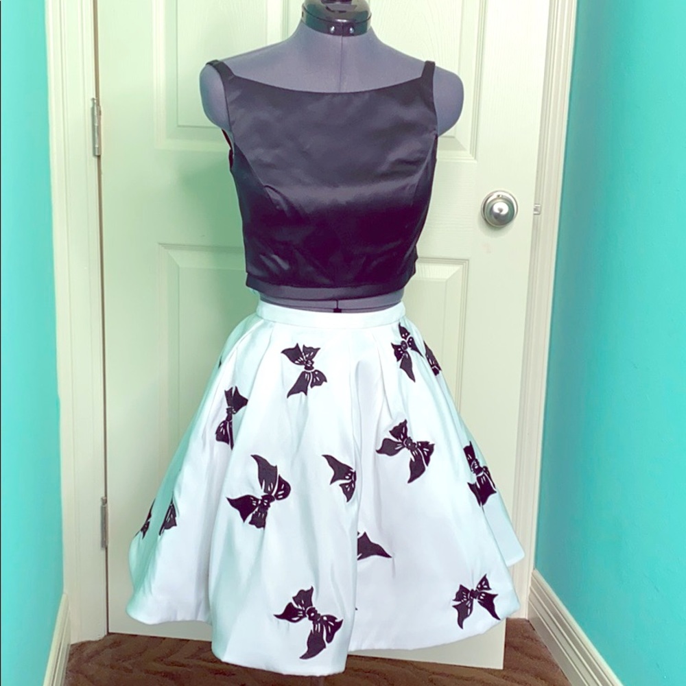 Sherri Hill sz 2 - 2 piece mid drift top & skirt
